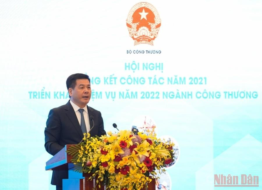 Bộ trưởng Công thương Nguyễn Hồng Diên phát biểu ý kiến tại hội nghị. Ngành công thương về đích với nhiều “điểm sáng” -0