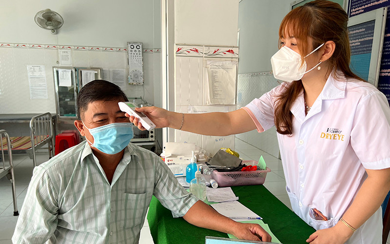 Dược sĩ Trần Thị Hồng Gấm, nhân viên Trạm Y tế xã An Ngãi Trung, huyện Ba Tri là tấm gương tiêu biểu trong phòng, chống dịch Covid-19 tại tỉnh Bến Tre. Vì nhân dân mà dấn thân, cống hiến -0