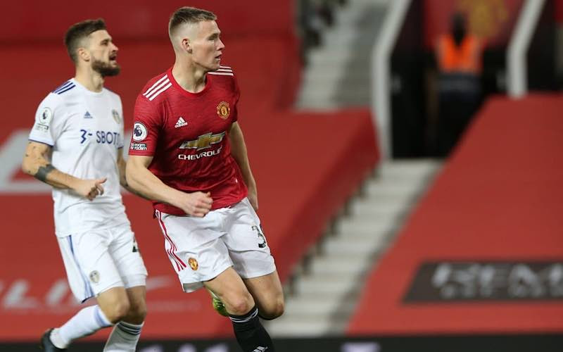Cầu thủ trẻ McTominay (áo đỏ) lập cú đúp cho Man United.