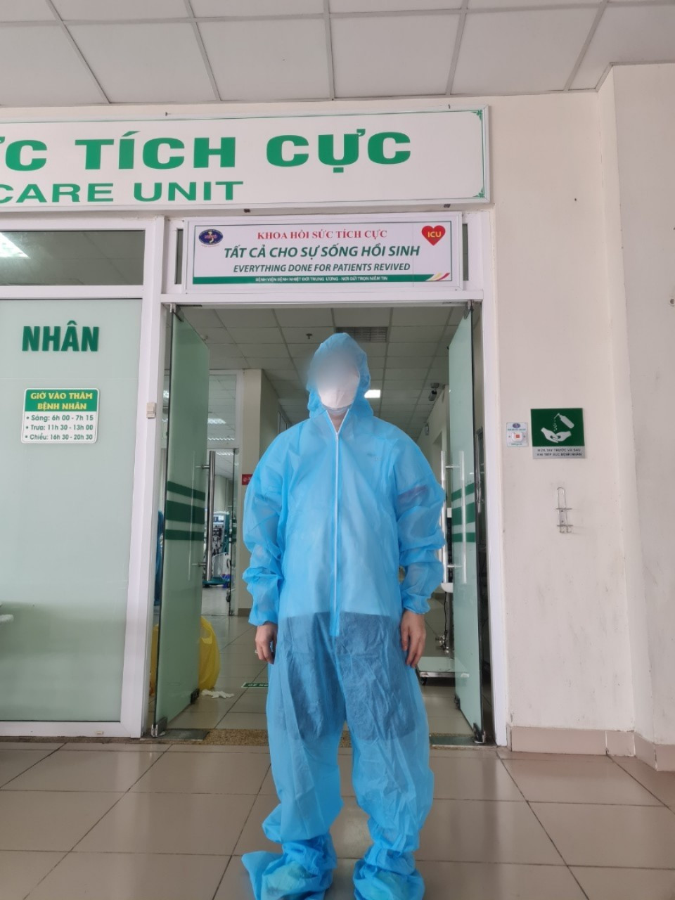 Một bệnh nhân đã bình phục sau nhiều ngày nằm ở khoa Hồi sức tích cực. Thêm những kỳ tích mới trong điều trị bệnh nhân Covid-19 -0