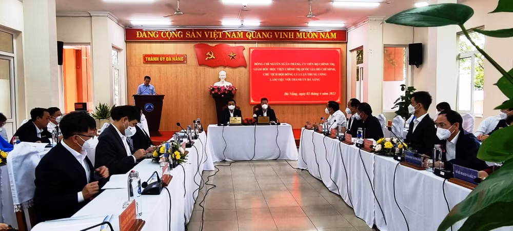 Tiếp tục đổi mới, nâng cao chất lượng công tác quy hoạch, đào tạo cán bộ -0