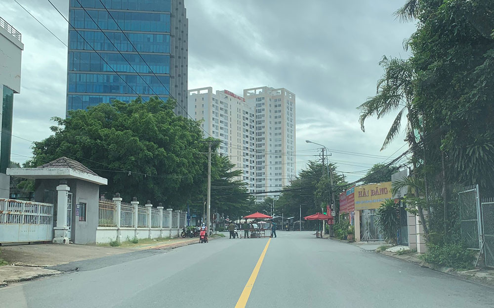 Đường phố Bình Dương vắng lặng khi toàn tỉnh thực hiện giãn cách. Bình Dương vượt ngưỡng 3.000 ca, đường phố vắng lặng khi thực hiện giãn cách -0