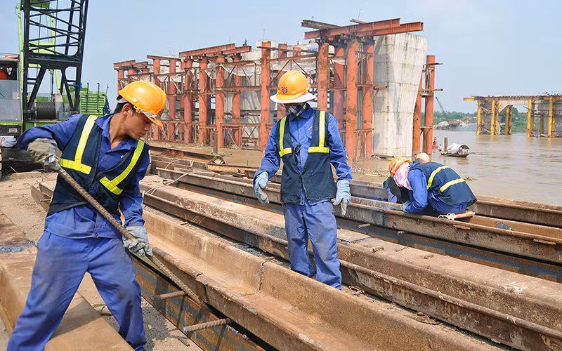 Các hoạt động thanh tra chuyên ngành đóng BHXH, BHYT, BH thất nghiệp bảo vệ tốt hơn quyền lợi của người lao động. Ảnh: NGuyễn Ðăng 