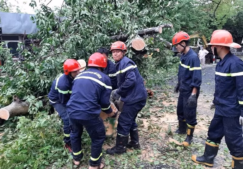 Thừa Thiên Huế: 96 người thương vong, hàng nghìn ngôi nhà sập và tốc mái -0