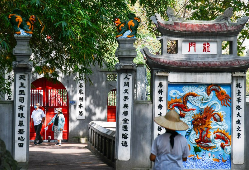 Di tích Đền Ngọc Sơn đóng cửa theo yêu cầu phòng chống dịch. Hà Nội tăng cường phòng, chống dịch tại các điểm kinh doanh -0