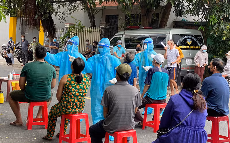 100% người dân ở khu phố Ngô Quyền, phường 5, thành phố Tuy Hòa đã được lấy mẫu xét nghiệm lần thứ 4 để thiết lập vùng xanh an toàn.
