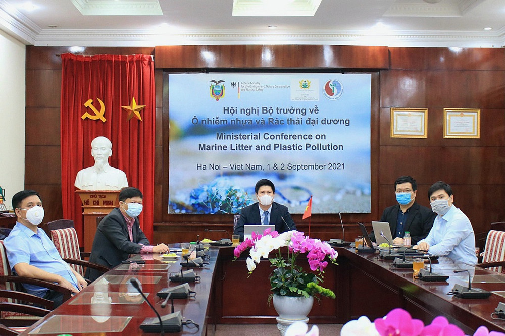 Toàn cảnh các đại biểu tham dự Hội nghị tại đầu cầu Tổng cục Biển và Hải đảo Việt Nam.