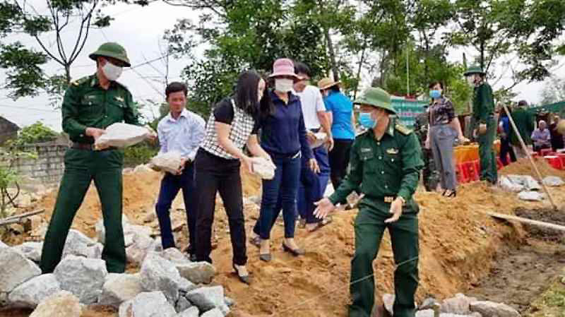 Đồn Biên phòng Hà Tĩnh xây dựng, bàn giao 66 ngôi nhà tình nghĩa cho các gia đình khó khăn trên địa bàn. 