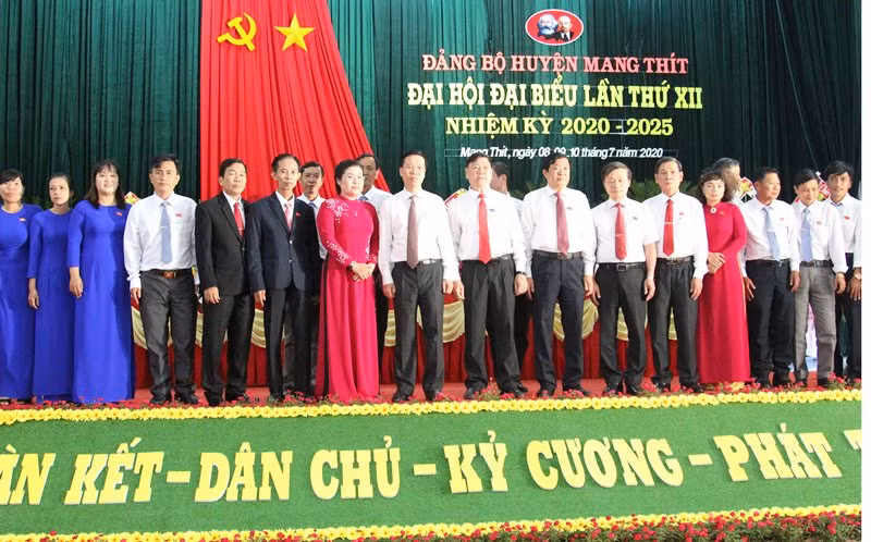 Đồng chí Võ Văn Thưởng dự Đại hội đại biểu Đảng bộ huyện Mang Thít.