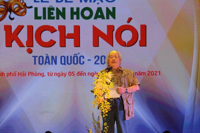 Nghệ sĩ Nhân dân Trần Minh Ngọc, Chủ tịch Hội đồng nghệ thuật phát biểu đánh giá chất lượng, chuyên môn Liên hoan. (Nguồn ảnh: Cục Nghệ thuật biểu diễn)