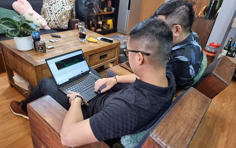 Forex đang trở thành kênh đầu tư ưa thích của nhiều người, nhất là giới trẻ yêu công nghệ.