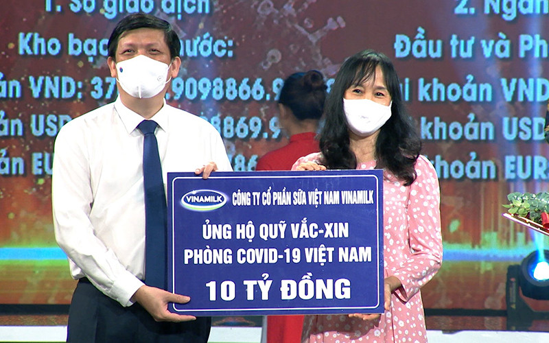 Vinamilk đồng hành với cuộc chiến chống dịch với nhiều hành động thiết thực.