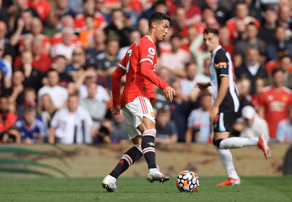 Cận cảnh Ronaldo lập cú đúp trong ngày ra mắt Man United -0