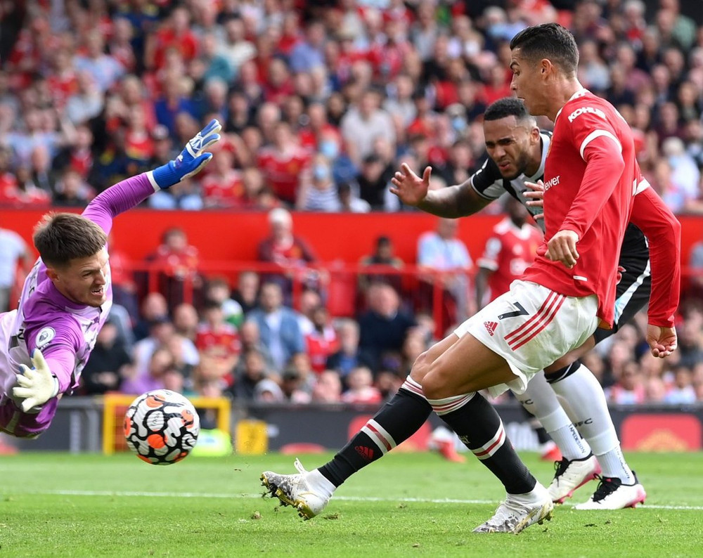 Theo thống kê của Opta, đúng 12 năm 124 ngày, Ronaldo mới lại ghi bàn thắng đầu tiên ở Premier League kể từ tháng 5/2009. (Ảnh: Opta) Cận cảnh Ronaldo lập cú đúp trong ngày ra mắt Man United -0