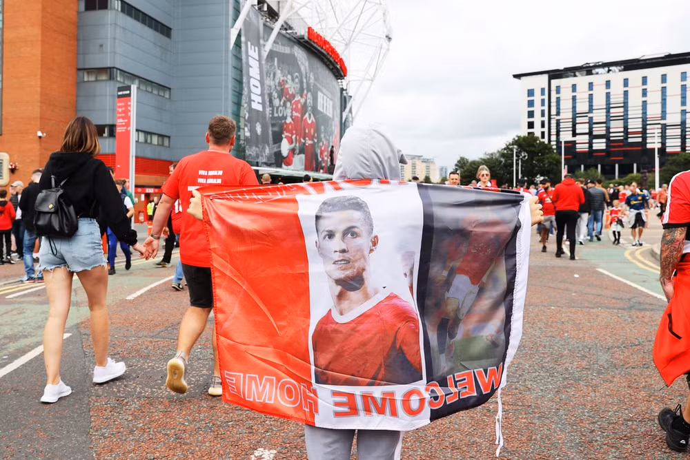 Cận cảnh Ronaldo lập cú đúp trong ngày ra mắt Man United -0