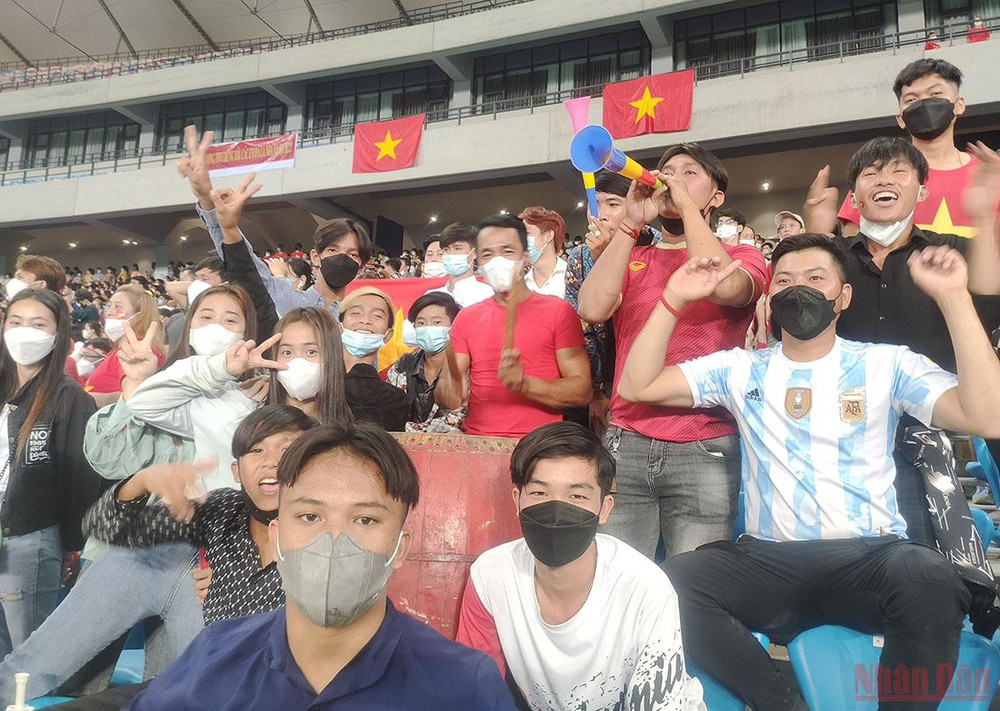 Nhiều thanh thiếu niên gốc Việt Nam đã đến cổ vũ cho đội U23 đến từ quê nhà. U23 Việt Nam vô địch-Trận đấu để lại nhiều cảm xúc -0