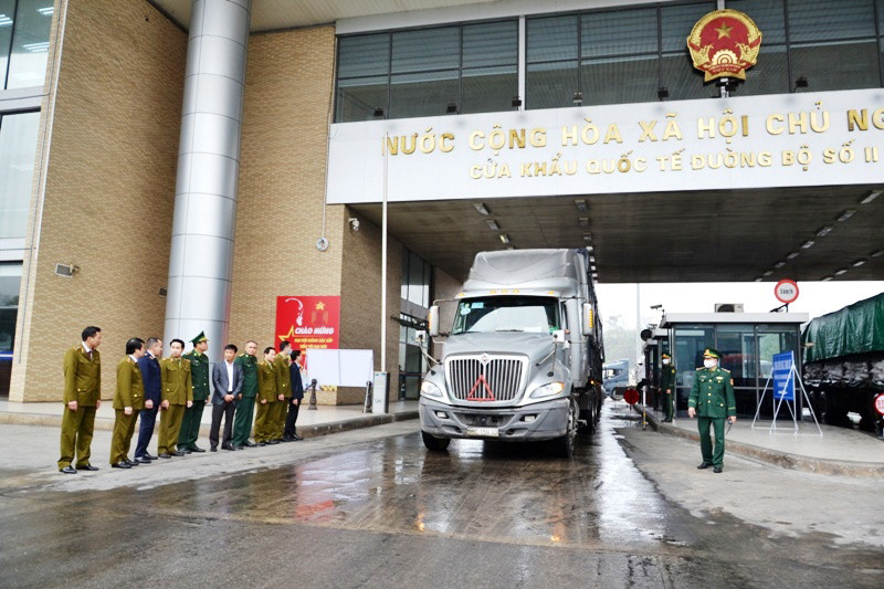 Đoàn công tác của Ban Chỉ đạo 389 quốc gia kiểm tra Cửa khẩu Kim Thành (Lào Cai). Kiểm tra phòng, chống buôn lậu và gian lận thương mại dịp Tết ở tỉnh Lào Cai -0