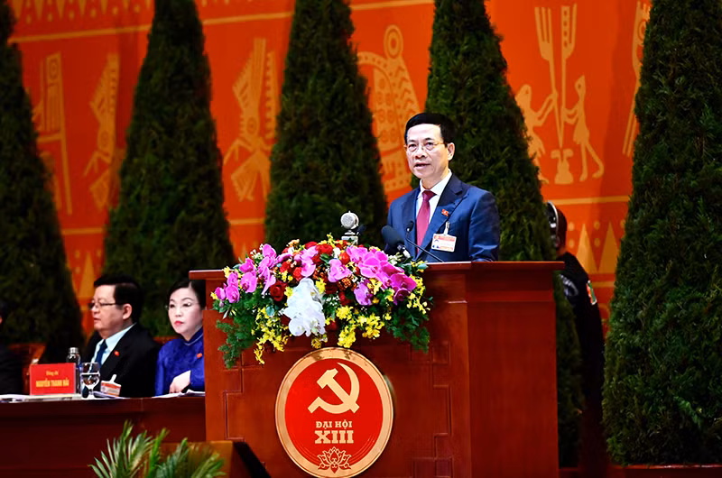 Đồng chí Nguyễn Mạnh Hùng, Ủy viên Trung ương Đảng, Bộ trưởng Thông tin và Truyền thông trình bày tham luận. (Ảnh: DUY LINH)