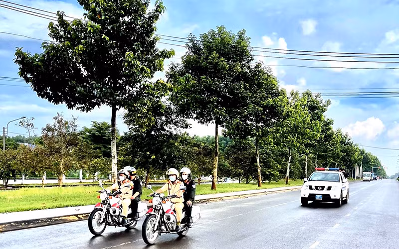 Lực lượng chức năng tuần tra bảo vệ “vùng xanh” tại TP Long Khánh, tỉnh Đồng Nai.