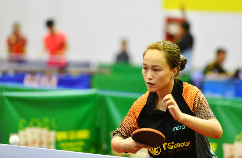 Tay vợt sinh năm 1997 Nguyễn Phương Linh (CLB BB T&T), đã giành được nhiều trận thắng quan trọng tại giải đấu năm nay. “Hoa khôi” bên bàn bóng -0
