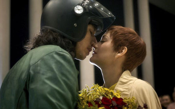 Adam Driver và Marion Cotillard trong "Annette" - phim chiếu đêm khai mạc LHP. Ảnh: The Guardian. LHP Cannes trở lại: Tín hiệu tốt cho ngành kinh doanh điện ảnh sau khủng hoảng Covid-19 -0