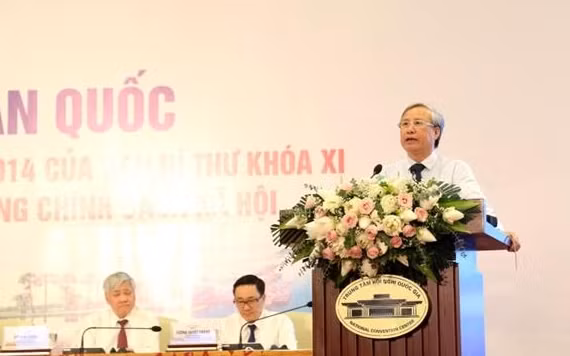 Thường trực Ban Bí thư Trần Quốc Vượng phát biểu tại Hội nghị.
