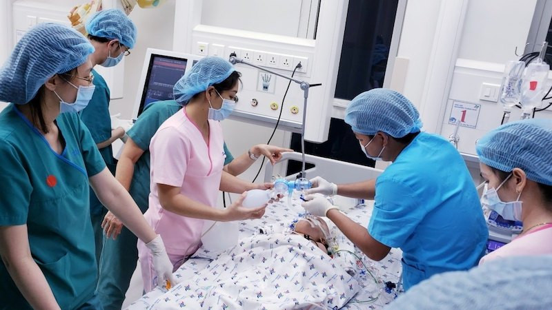 Ảnh: Bệnh viện Nhi Đồng TP Hồ Chí Minh Thủ tướng Nguyễn Xuân Phúc gọi điện chúc mừng ê-kíp phẫu thuật tách rời cặp song sinh -0