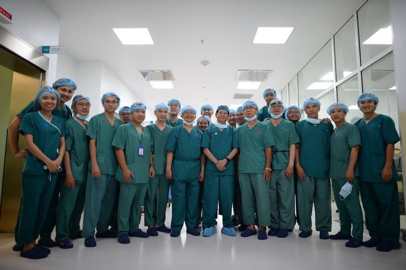 Ảnh: Bệnh viện Nhi Đồng TP Hồ Chí Minh Thủ tướng Nguyễn Xuân Phúc gọi điện chúc mừng ê-kíp phẫu thuật tách rời cặp song sinh -0