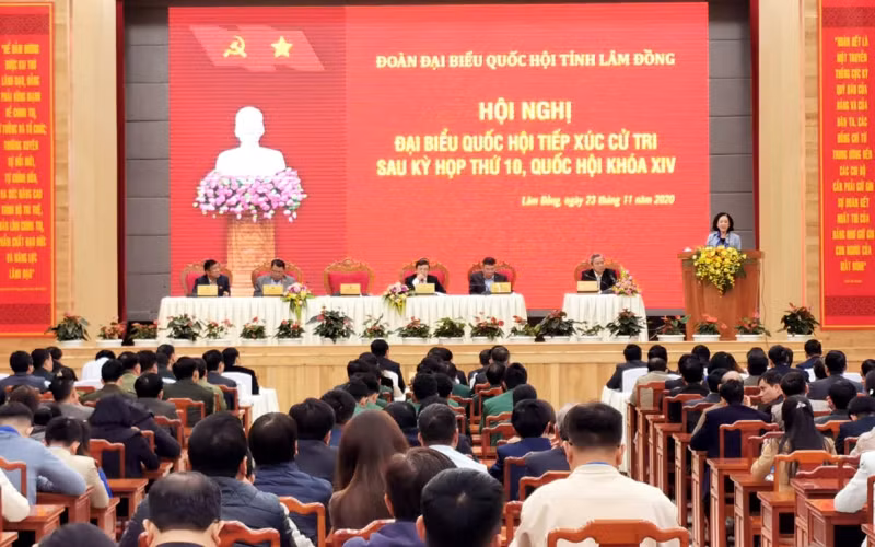 Quang cảnh buổi tiếp xúc cử tri.