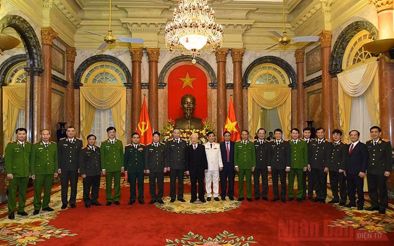 Tổng Bí thư, Chủ tịch nước Nguyễn Phú Trọng trao Quyết định thăng quân hàm Thượng tướng cho Thứ trưởng Công an -0