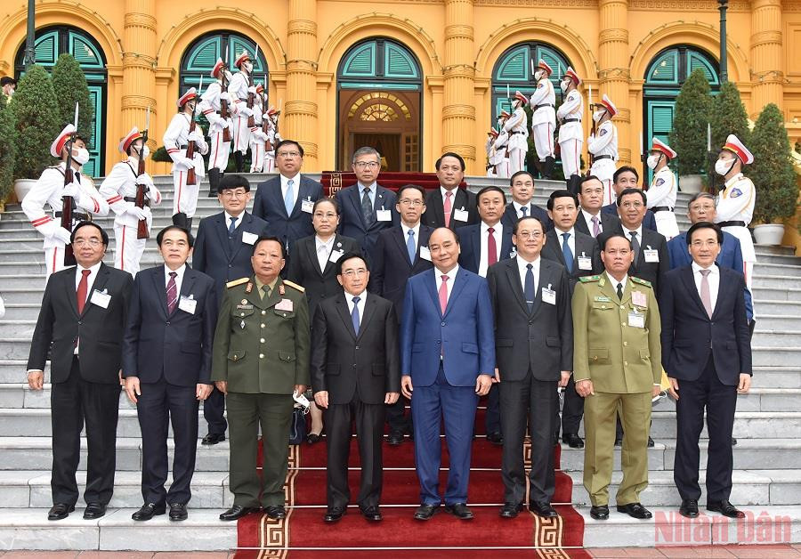 Chủ tịch nước Nguyễn Xuân Phúc tiếp Thủ tướng Lào Phankham Viphavanh chiều 8/1, tại Phủ Chủ tịch. (Ảnh: TRẦN HẢI) Thúc đẩy quan hệ đặc biệt Việt Nam-Lào không ngừng phát triển đi vào chiều sâu và ngày càng hiệu quả -0