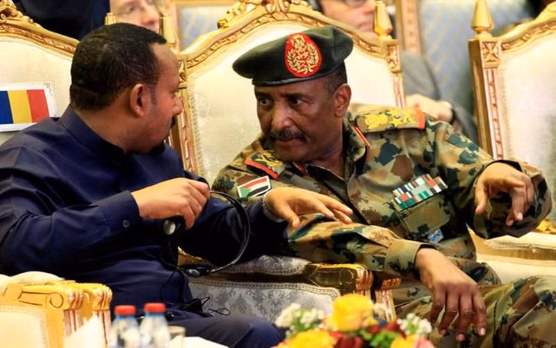Ông Abdel Fattah al-Burhan và Thủ tướng Ethiopia Abiy Ahmed tại thủ đô Khartoum, Sudan, ngày 17/8/2019. (Ảnh: Reuters)