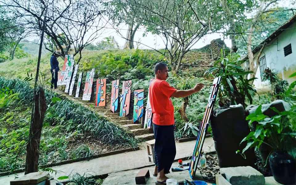 Họa sĩ Vũ Đức Hiếu. Ảnh: Bảo tàng không gian văn hóa Mường.