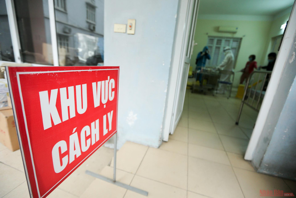 Những người có biểu hiện nghi mắc Covid-19 sẽ được đưa ngay sang khu vực cách ly. 9xet_nghiem_Covid_nguoi_tu_hai_d-1613642387585.jpg
