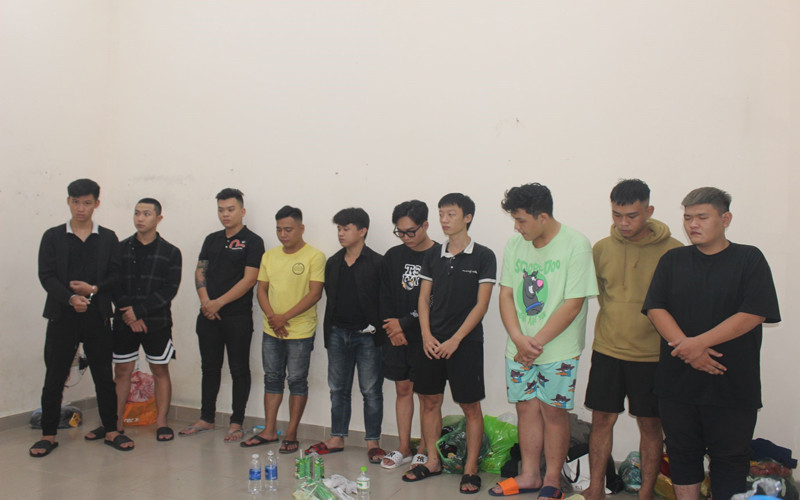 10 đối tượng bị bắt khẩn cấp.