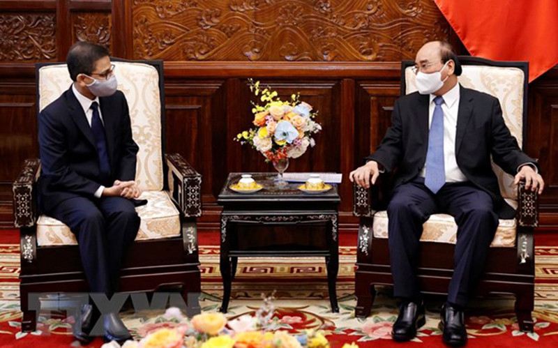 Chủ tịch nước Nguyễn Xuân Phúc và Đại sứ Ấn Độ Verma tại buổi tiếp. (Ảnh: TTXVN). Chủ tịch nước Nguyễn Xuân Phúc tiếp Đại sứ Ấn Độ -0
