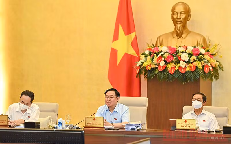 Chủ tịch Quốc hội Vương Đình Huệ phát biểu tại phiên họp. Ảnh: Duy Linh