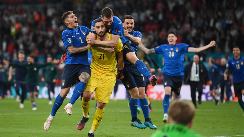 Donnarumma là người hùng của Italia trong loạt luân lưu cân não trước Anh ở chung kết EURO 2020. (Ảnh: Getty Images) Những cái nhất của Italia tại EURO 2020 -0