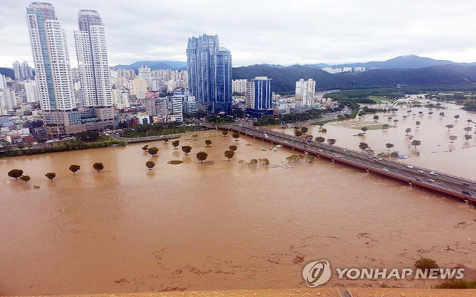 Một đoạn sông Taehwa tại Ulsan, Hàn Quốc, ngày 7-9. (Ảnh: Yonhap) Bão Haishen gây nhiều thiệt hại tại Nhật Bản và Hàn Quốc -0