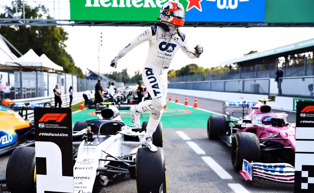 Gasly xúc động khi giành được chiến thắng đầu tiên. (Ảnh: F1)