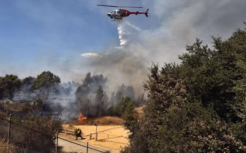 Bang California (Mỹ) ban bố tình trạng khẩn cấp tại năm hạt do cháy rừng -0