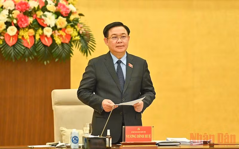 Chủ tịch Quốc hội Vương Đình Huệ phát biểu ý kiến tại buổi làm việc. (Ảnh: DUY LINH)