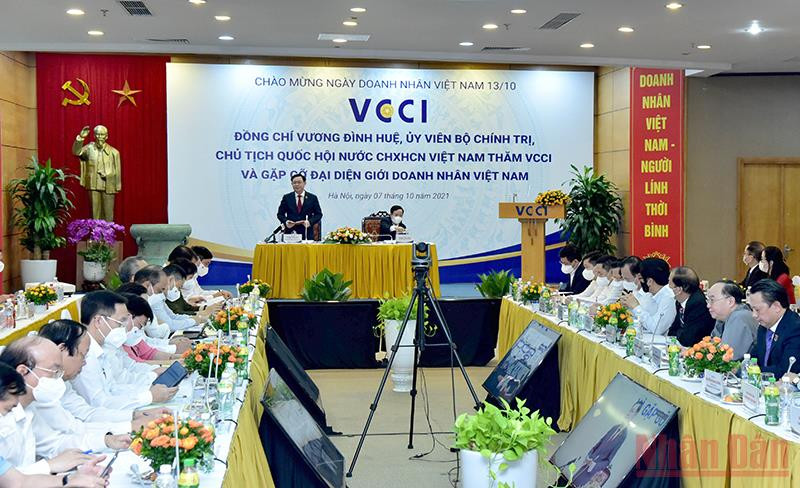 Quang cảnh buổi làm việc với VCCI và đại diện giới doanh nhân Việt Nam. (Ảnh: ĐĂNG ANH) Quốc hội đồng hành ở mức cao nhất với cộng đồng doanh nghiệp để sớm phục hồi, phát triển -0