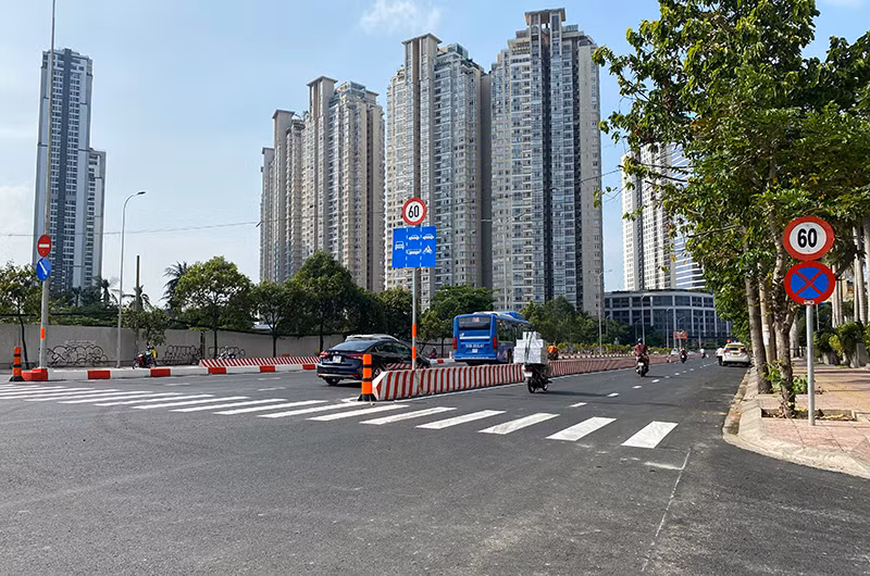 Tuyến đường Nguyễn Hữu Cảnh được thông xe sáng 30-4, kỳ vọng sẽ giải quyết triệt để tình trạng ngập nước, kéo giảm tình trạng ùn tắc giao thông do ngập lụt.