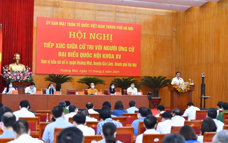 Quang cảnh hội nghị tiếp xúc cử tri với người ứng cử Đại biểu Quốc hội khoá XV. 