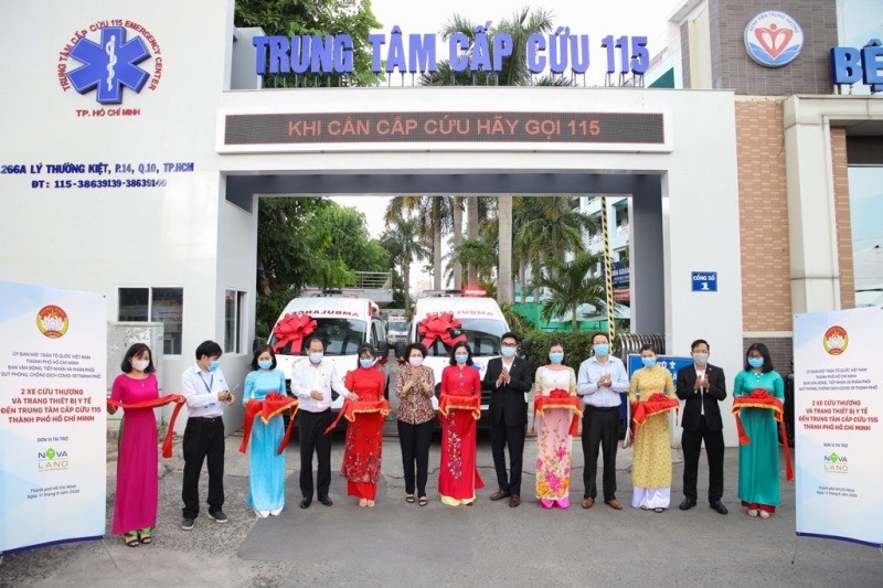 Hai xe cấp cứu được trang bị đầy đủ các thiết bị cấp cứu hiện đại, đáp ứng các tiêu chí kỹ thuật về môi trường, chất lượng tiêu chuẩn châu Âu. Tập đoàn Novaland cùng chung tay chiến thắng dịch bệnh Covid-19 -0