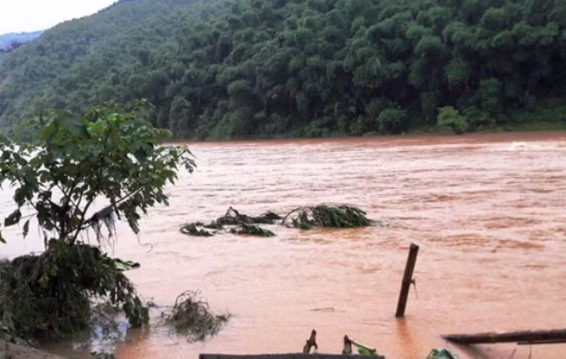 Lũ trên sông Chảy lên cao.
