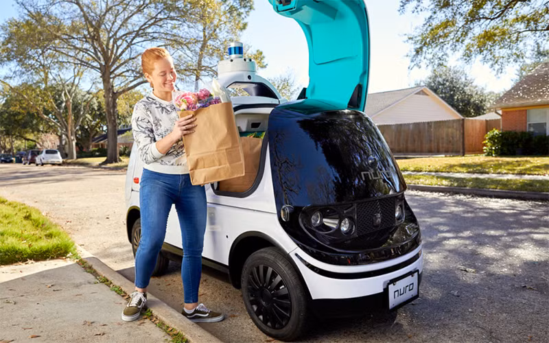 Chiếc xe tự lái R2 do Nuro sản xuất để phục vụ giao hàng. Ảnh Nuro