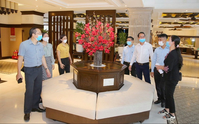 Đoàn khảo sát tiến hành khảo sát một số khu, điểm du lịch, cơ sở dịch vụ. (Ảnh: CTV)