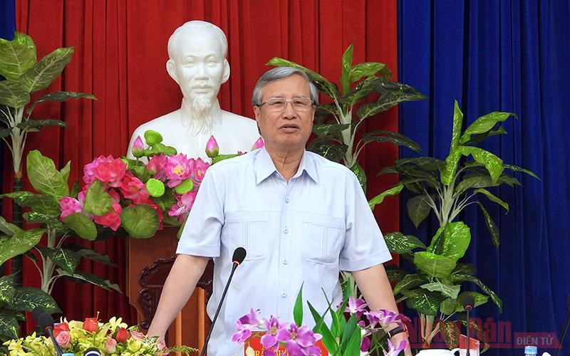 Đồng chí Trần Quốc Vượng phát biểu tại buổi làm việc. Thường trực Ban Bí thư làm việc với Ban Thường vụ Huyện ủy Năm Căn -0